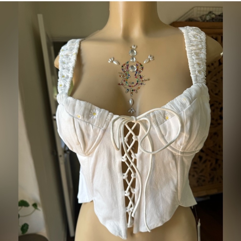 NWT white sexy lace up corset  w/ little flowers embroidered on puff straps